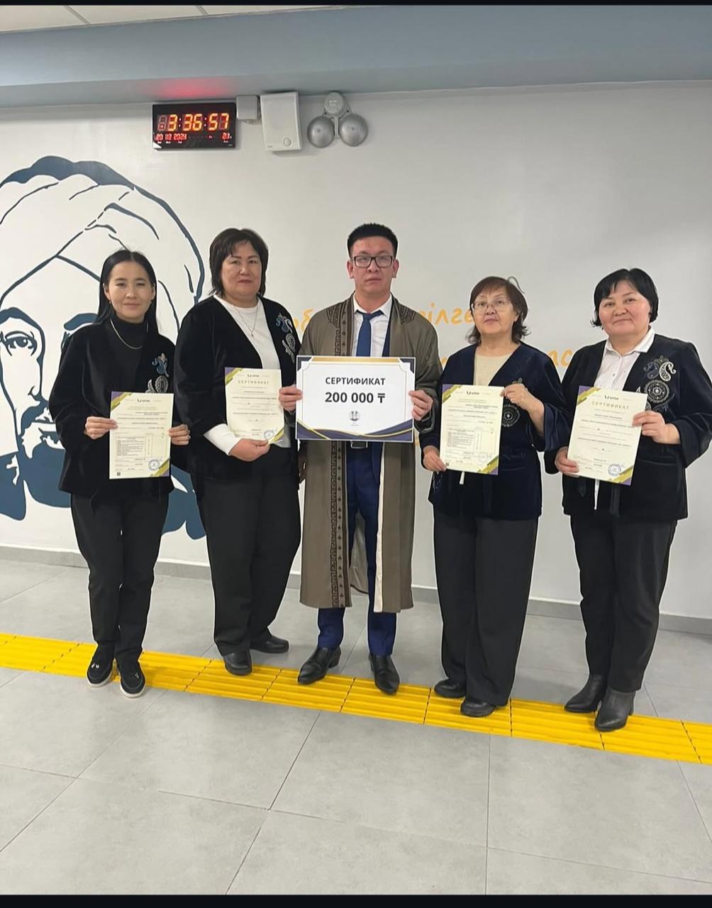 Алматы қаласы Білім басқармасының ұйымдастыруымен өткен 280 сағатқа негізделген басшылық менеджементі “Табысты мектеп: мектеп ұжымы арқылы білім сапасын басқару»  біліктілікті арттыру курсына  қатысқан 50 команданың ішінде( команда 5 адамнан құралған