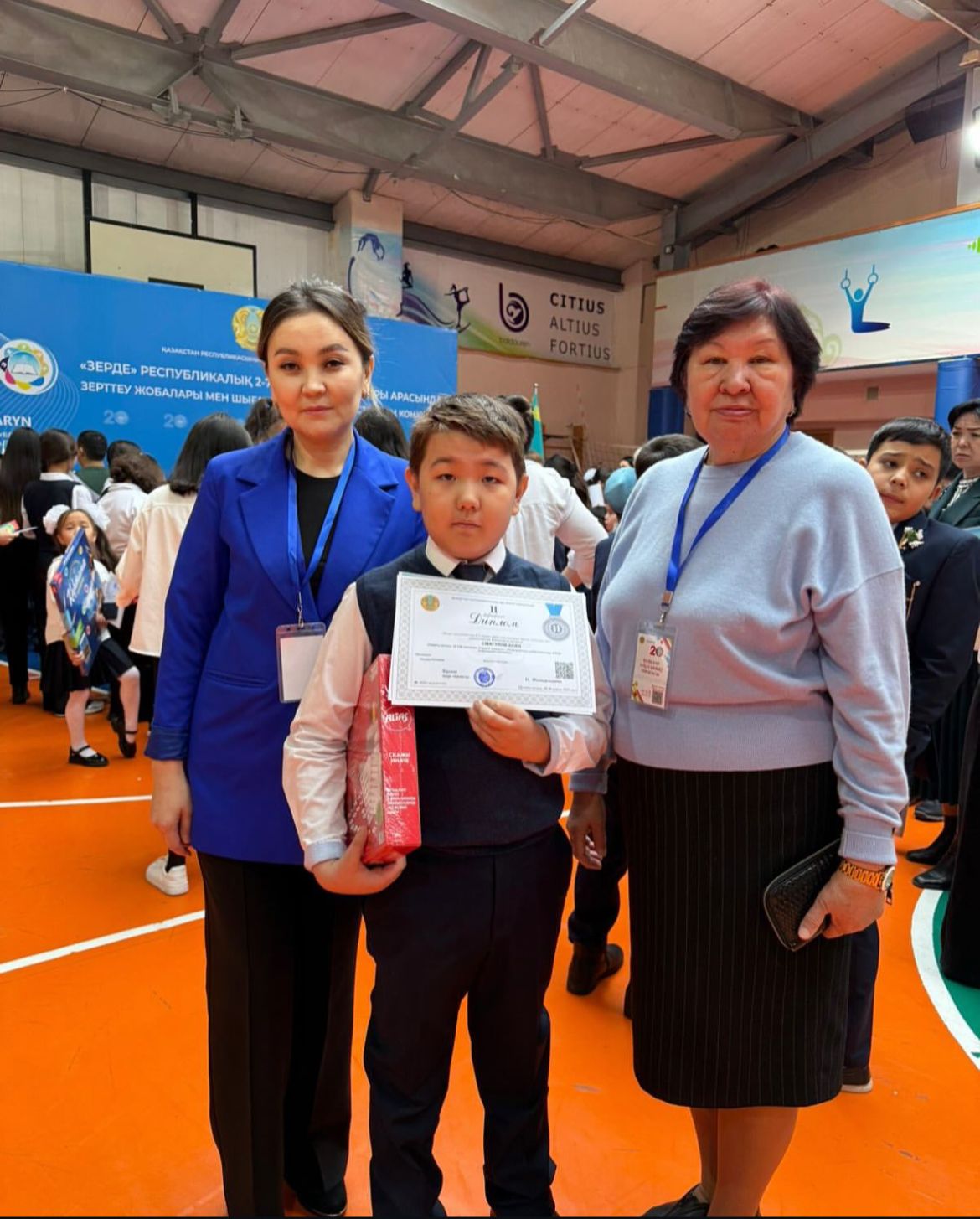 Құттықтаймыз❤️Сүйінші📚🇰🇿 Шәкіртіміз Алан 2-7 сынып окушылары арасында «Зерде» республикалык зерттеу жобалары конкурсының жеңімпазы! Республиканың дарынды, талантты оқушыларының білім додасында жұмысының ерекшелігі, жаңашылдығымен топ бастаған Алан