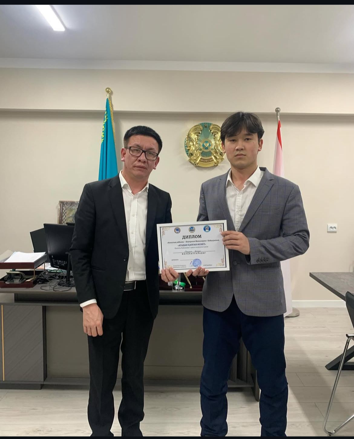 “Ұлт рухын асқақтатып, өсиетті ардақтаған жеңіс! Мырзалы Ерназар «Алаштың айбыны – Бауыржан Момышұлы» байқауында «Атадан қалған өсиет» бағыты бойынша І орын иеленді. Бұл жеңіс – ұлы мұра мен еңбекке деген адалдықтың айқын көрінісі. Жетістіктерің мол